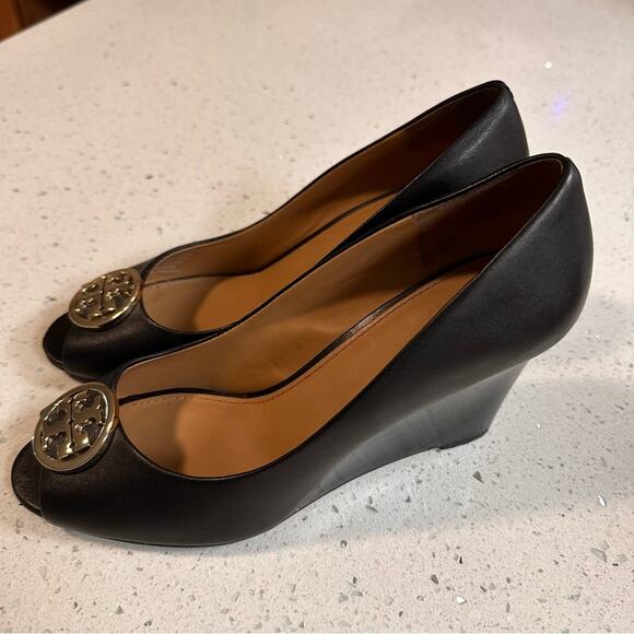 Tory Burch Black Leather Wedge Peep Toe Pumps Shoes Size 9 Missing heel cap - Picture 11 of 13